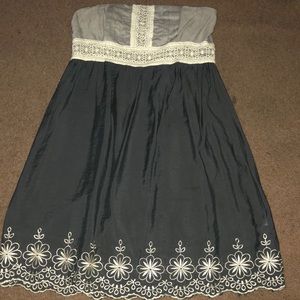 Elegant strapless dress